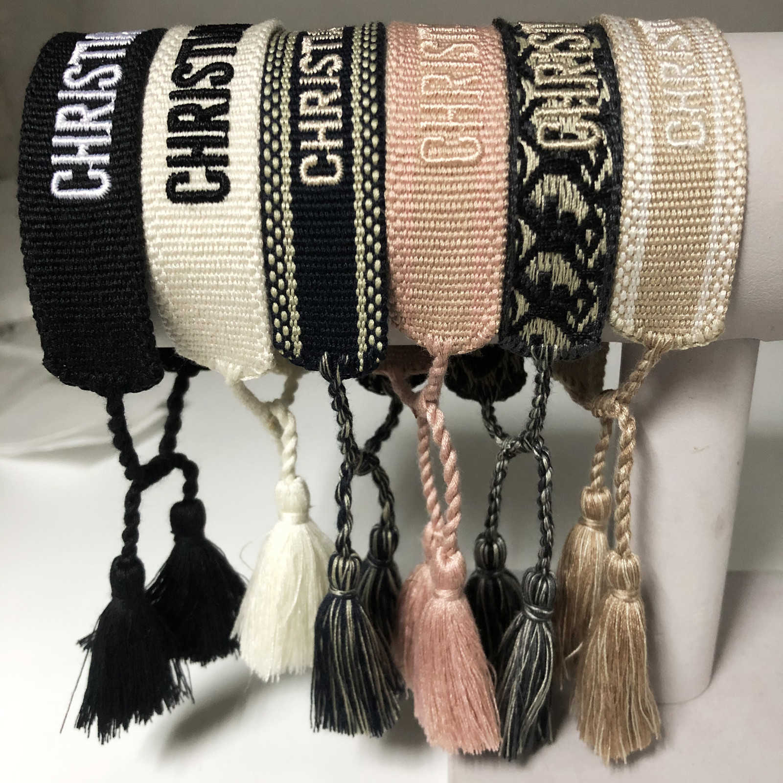 2021 fashion Jewelry Handmade Signature Embroidered Daisy Cotton Women Men's Woven Fabric Tassel Adjustable Bracelet
2021 fashion Jewelry Handmade Signature Embroidered Daisy Cotton Women Men's Woven Fabric Tassel Adjustable Bracelet