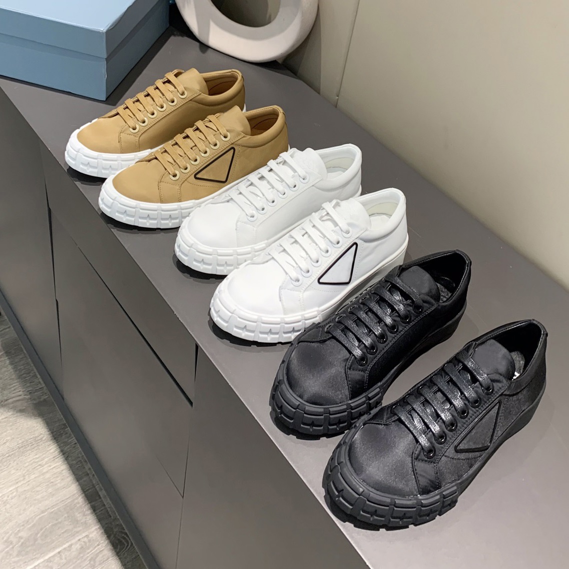 Pink Wheel Cassetta Shoes Men Women Casual Shoe High Low Top Flat Trainer Canvas Lerren Fashion Trainers Stitching Fabric Sneakers, Box
Pink Wheel Cassetta Shoes Men Women Casual Shoe High Low Top Flat Trainer Canvas Lerren Fashion Trainers Stitching Fabric Sneakers, Box