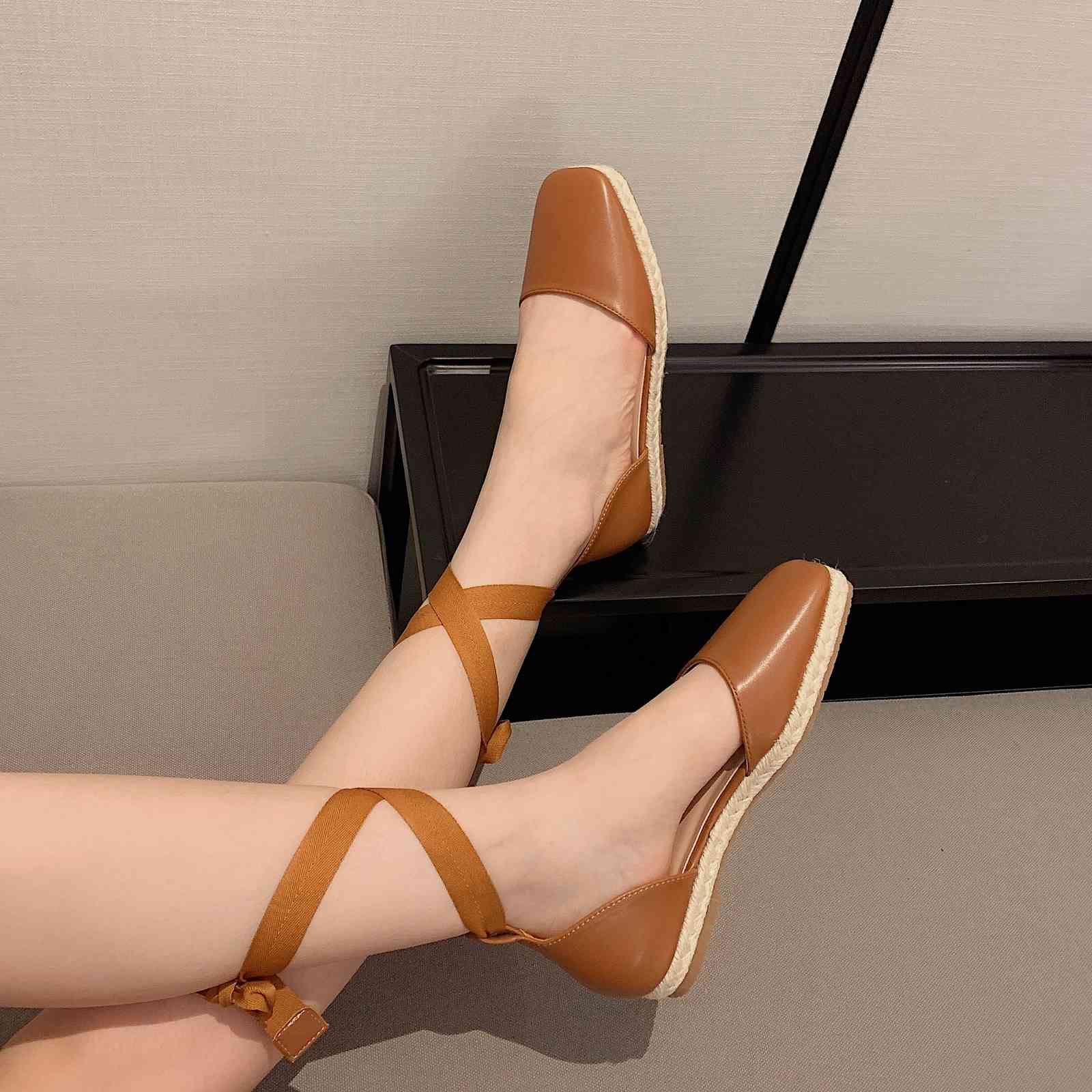 Slippers Women's sandals summer slippers closed toe ladies ankle straps flat cross strapped pumps party fashion high quality design GZM2, 1# shoe box
Slippers Women's sandals summer slippers closed toe ladies ankle straps flat cross strapped pumps party fashion high quality design GZM2, 1# shoe box