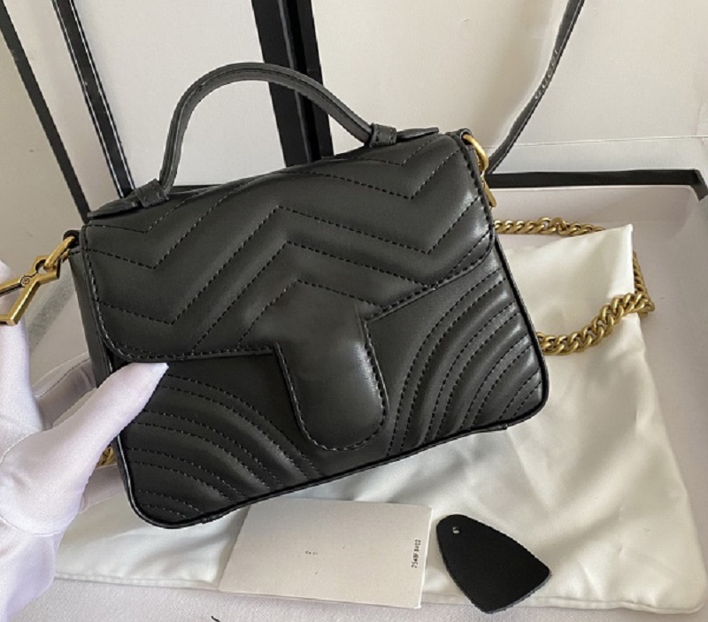 Designer ladies Evening Bags handbag leather luxury courier code letters top quality fashion classic style square fashion size 21-15-8cm
Designer ladies Evening Bags handbag leather luxury courier code letters top quality fashion classic style square fashion size 21-15-8cm