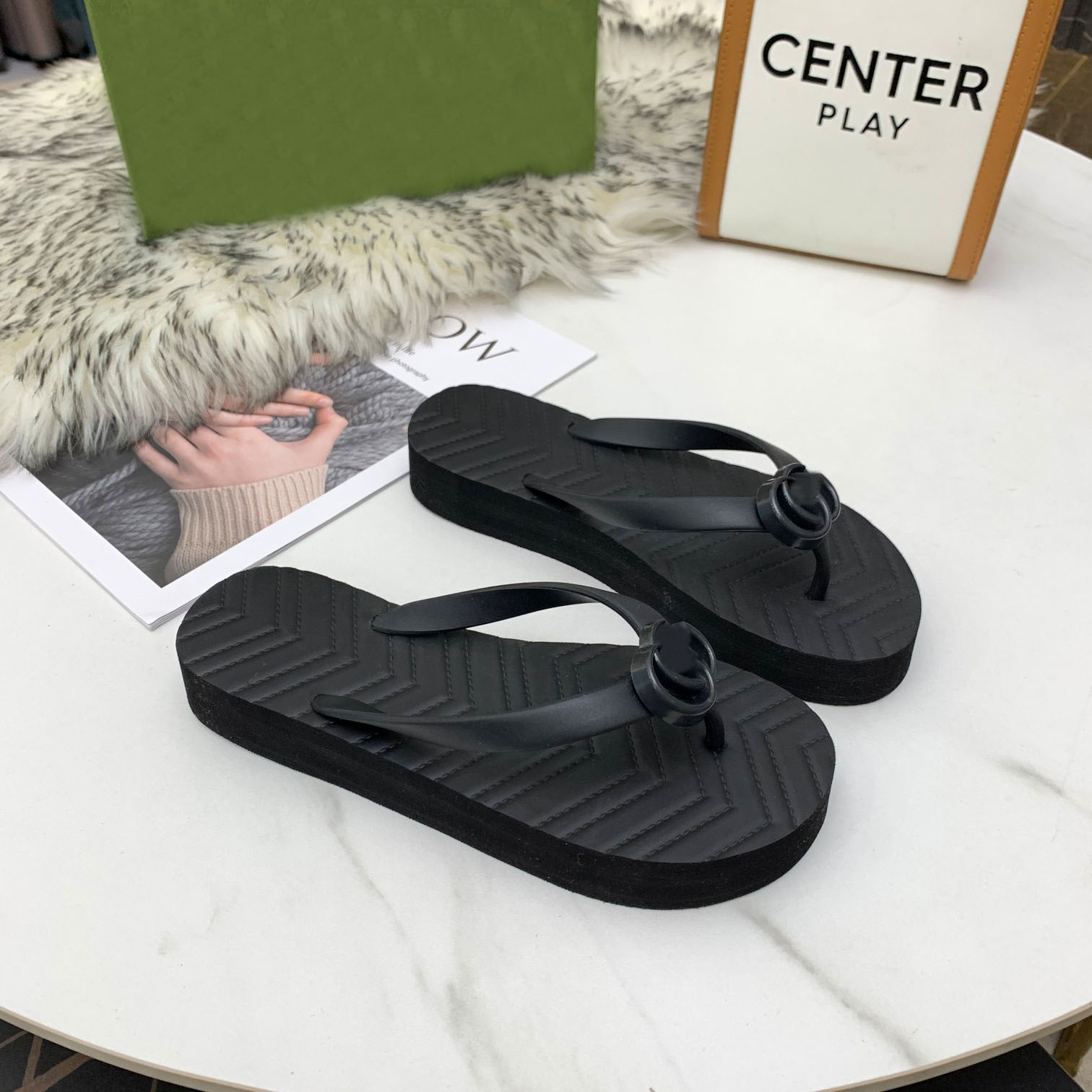 women sandals beach slides fashion slippers V-shaped flip flop sandal outdoor shoes Double G Designer luxury rubber slippers, Color 6
women sandals beach slides fashion slippers V-shaped flip flop sandal outdoor shoes Double G Designer luxury rubber slippers, Color 6