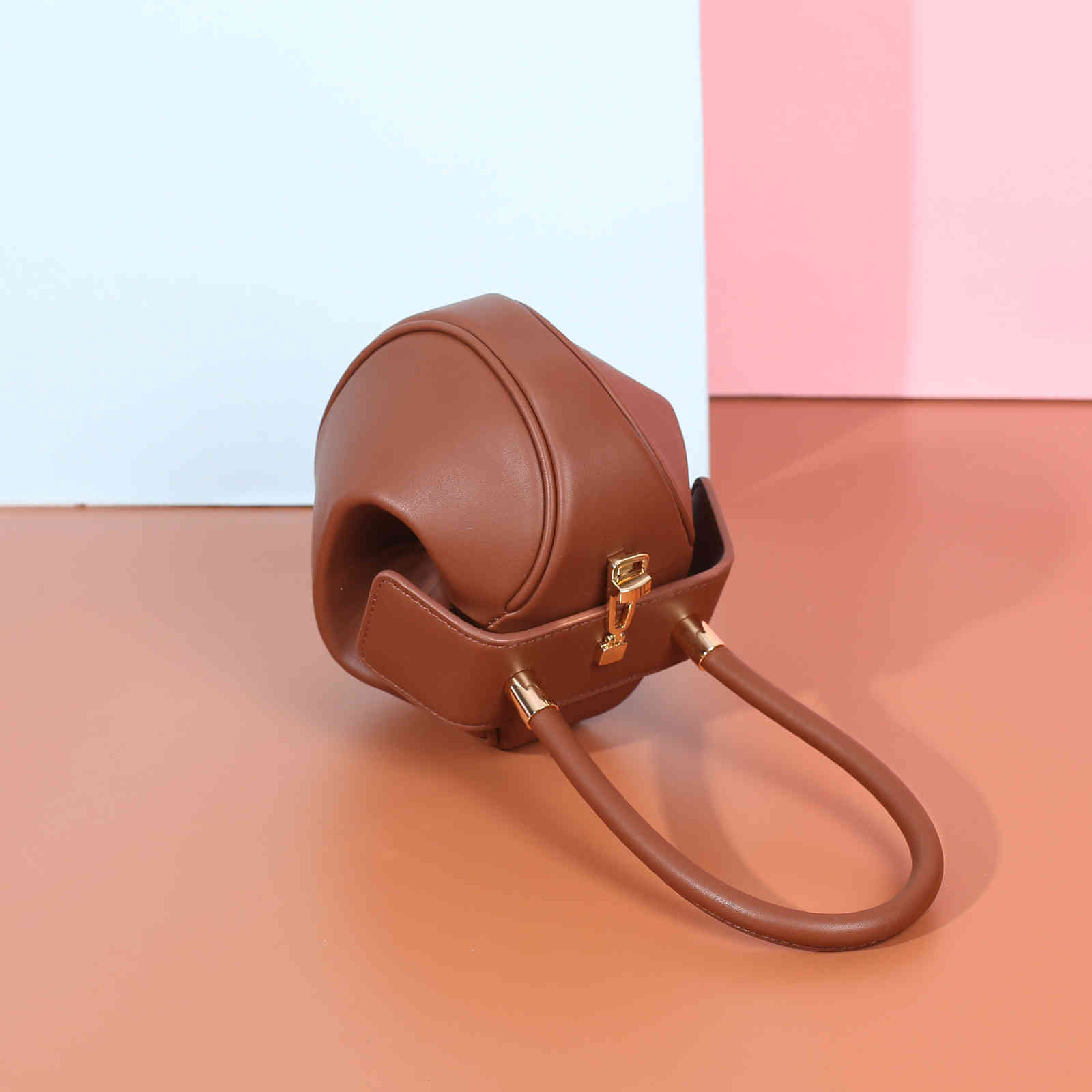 Luxury designer Crossbody Shoulder Backpack Handbags Tote bag Bags Handbags Wallet Purse Online Store leather niche design hand fashion dump
Luxury designer Crossbody Shoulder Backpack Handbags Tote bag Bags Handbags Wallet Purse Online Store leather niche design hand fashion dump