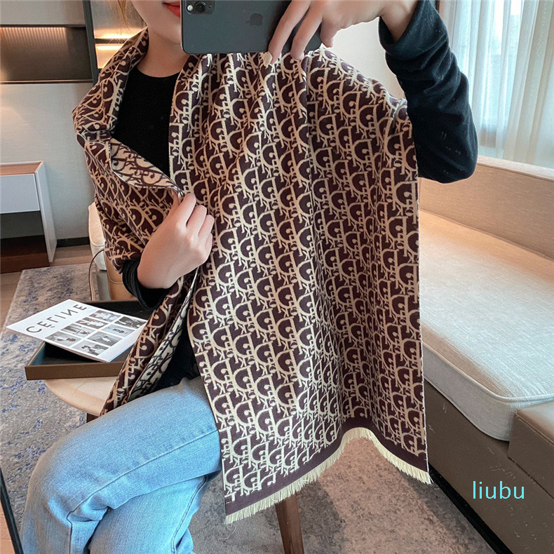 Wool Scarf Women's Winter Korean Version Versatile British Thickened Warm Neck Cashmere Long Double-sided Shawl 180x40cm
Wool Scarf Women's Winter Korean Version Versatile British Thickened Warm Neck Cashmere Long Double-sided Shawl 180x40cm