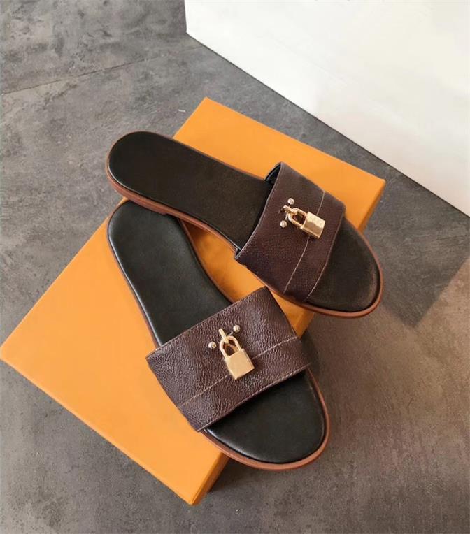Luxury Women Designer Slides Lock It Flat Mules Real Leather Summer Ladies Sandals Outdoor Beach Flip Flops slippers with BOX US 11
Luxury Women Designer Slides Lock It Flat Mules Real Leather Summer Ladies Sandals Outdoor Beach Flip Flops slippers with BOX US 11