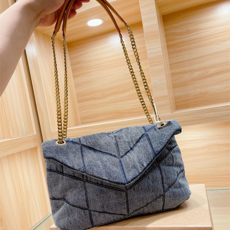 2021 Designer Bag Lady large Shoulder Bags loulou puffer washed denim high quality totes handbag two colors 30 * 19cm
2021 Designer Bag Lady large Shoulder Bags loulou puffer washed denim high quality totes handbag two colors 30 * 19cm