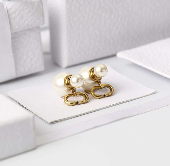 New Tassel Earrings Stud Women Pearl Celebrity Pearl Earring Female Designer Jewelry BOX
New Tassel Earrings Stud Women Pearl Celebrity Pearl Earring Female Designer Jewelry BOX