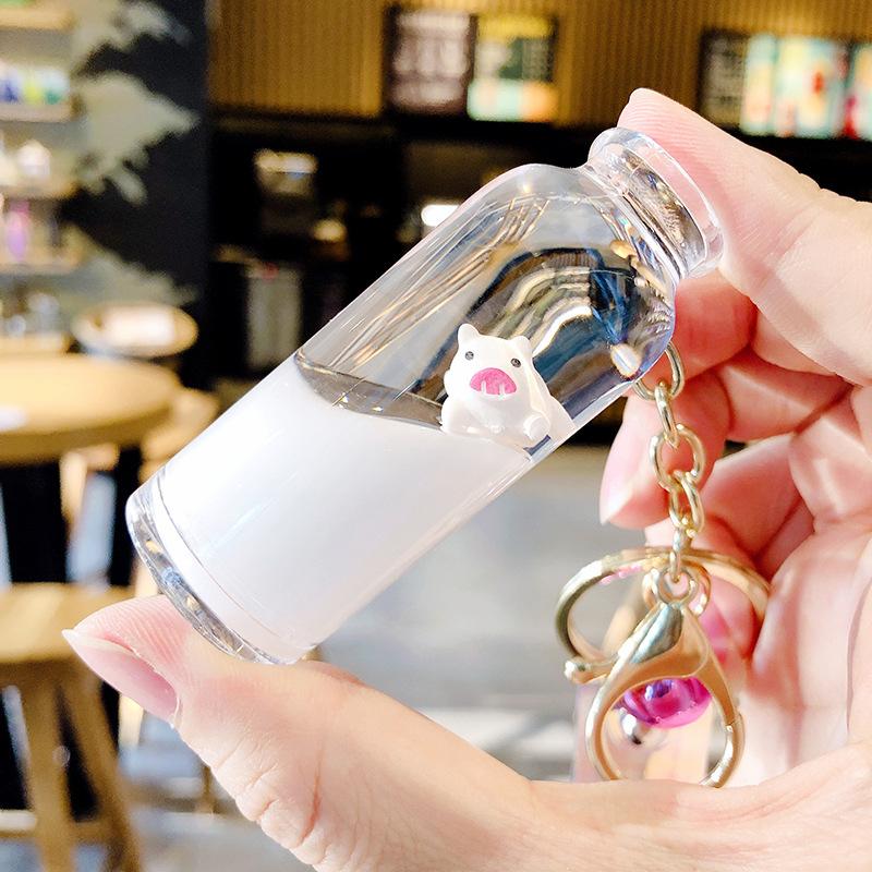 Keychains Floating Creative Cute Pig Acrylic Milk Bottle Keychain Moving Liquid Quicksand Drift Keyring For Women Bag Pendant K076
Keychains Floating Creative Cute Pig Acrylic Milk Bottle Keychain Moving Liquid Quicksand Drift Keyring For Women Bag Pendant K076