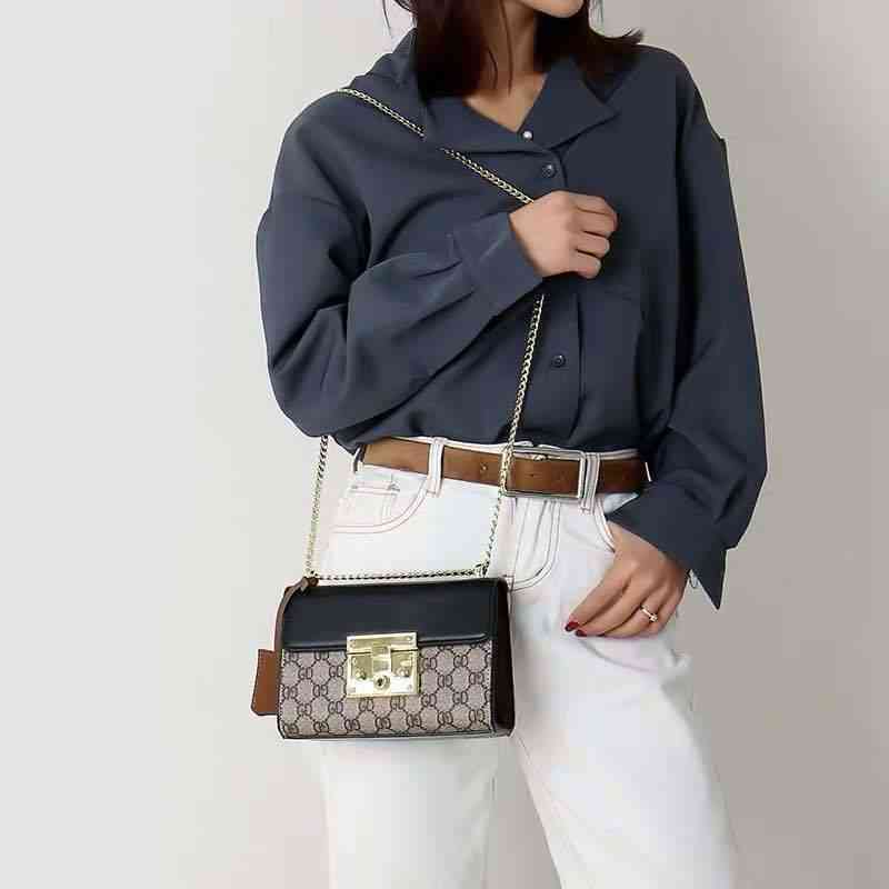 New fashion material bag with women's leather box double chain single shoulder small square purses sale, Sky blue
New fashion material bag with women's leather box double chain single shoulder small square purses sale, Sky blue