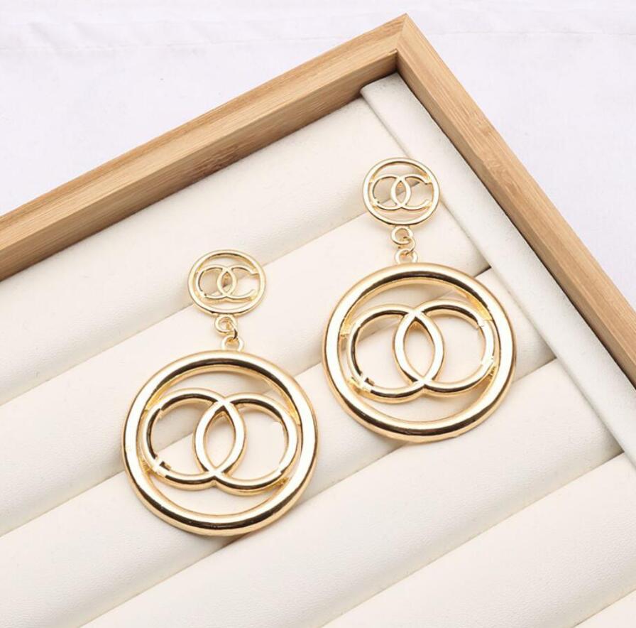Luxury Brand Designers Earrings 18K Gold Plated Letters Charm Stud Earring Geometric Fashion Women Metal Eardrop Dangle for Wedding Party Jewelry Accessories
Luxury Brand Designers Earrings 18K Gold Plated Letters Charm Stud Earring Geometric Fashion Women Metal Eardrop Dangle for Wedding Party Jewelry Accessories