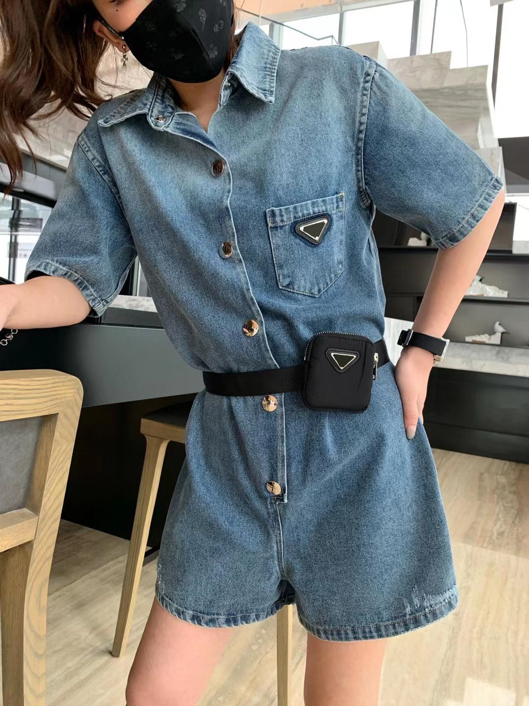 2021 women Jumpsuits new fashion sexy brand Rompers denim jacket Limited edition with waist bag high-end quality Perfect details long shirt, Black;white
2021 women Jumpsuits new fashion sexy brand Rompers denim jacket Limited edition with waist bag high-end quality Perfect details long shirt, Black;white