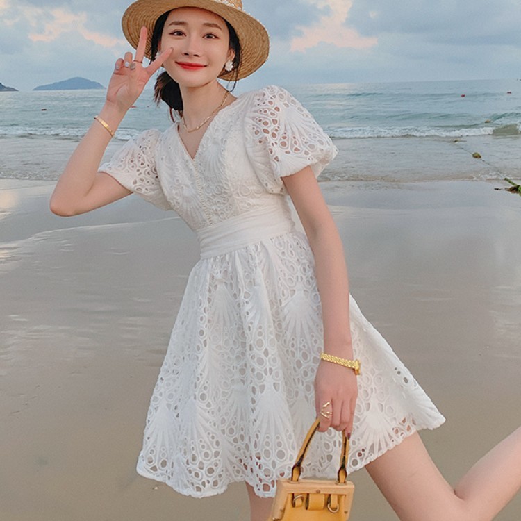 White Embroidery Hollow Out Lace A-Line Dress Women V-Neck Puff Sleeve Single-Breasted High Waist Slim Beach Mini Dress 210518
White Embroidery Hollow Out Lace A-Line Dress Women V-Neck Puff Sleeve Single-Breasted High Waist Slim Beach Mini Dress 210518