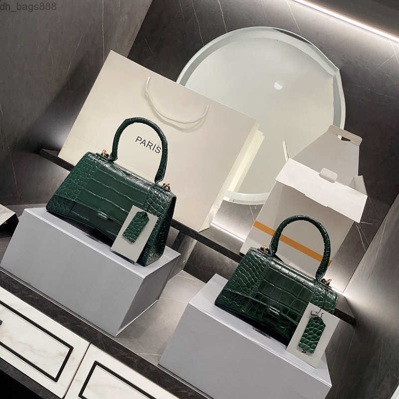 CLASSIC FLOWER 2021 Womens Bags Internet Celebrity Same Style Genuine Leather Hour Bag B- Shaped Buckle Handbag Shoulder Messenger
CLASSIC FLOWER 2021 Womens Bags Internet Celebrity Same Style Genuine Leather Hour Bag B- Shaped Buckle Handbag Shoulder Messenger
