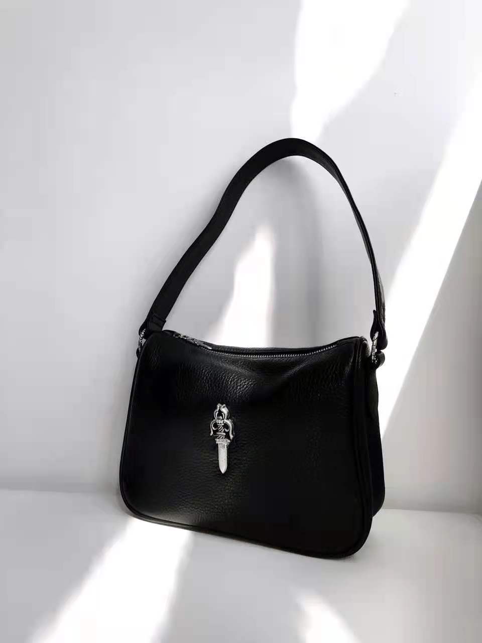 2021 Luxury Handbags Ladies Shoulder Bag Chrome Leather Fashion Christ Cross Hearts Women's Gift, Black
2021 Luxury Handbags Ladies Shoulder Bag Chrome Leather Fashion Christ Cross Hearts Women's Gift, Black