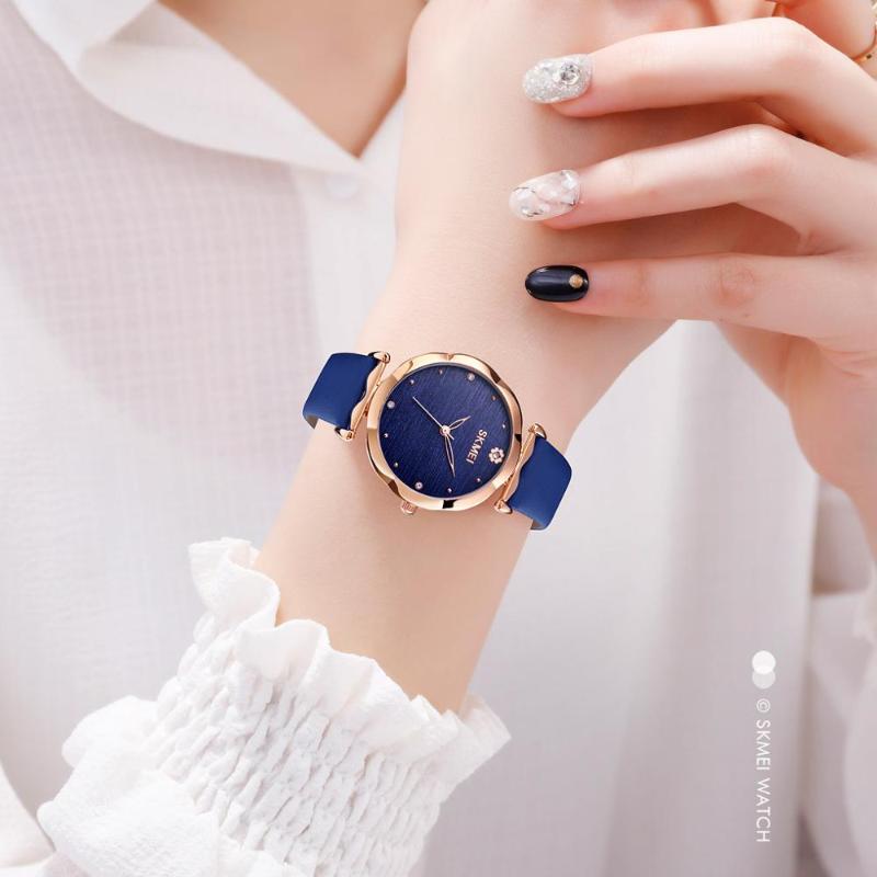 Wristwatches 2021 Classic Watch SKMEI 1703 Women Luxury Quartz Casual Ladies Leather Strap Retro Female Business Clock Relogio Feminino, Red
Wristwatches 2021 Classic Watch SKMEI 1703 Women Luxury Quartz Casual Ladies Leather Strap Retro Female Business Clock Relogio Feminino, Red
