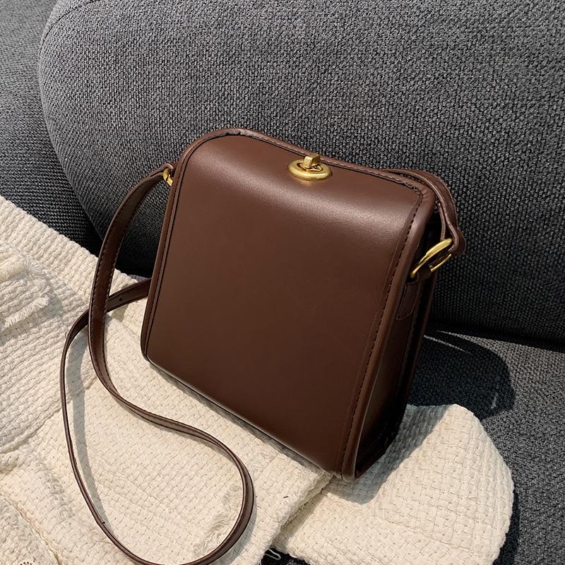 Evening Bags Vintage Square Tote Armpit Bag LEFTSIDE High-quality PU Leather Women's Designer Handbag Solid Color Shoulder Messenger
Evening Bags Vintage Square Tote Armpit Bag LEFTSIDE High-quality PU Leather Women's Designer Handbag Solid Color Shoulder Messenger