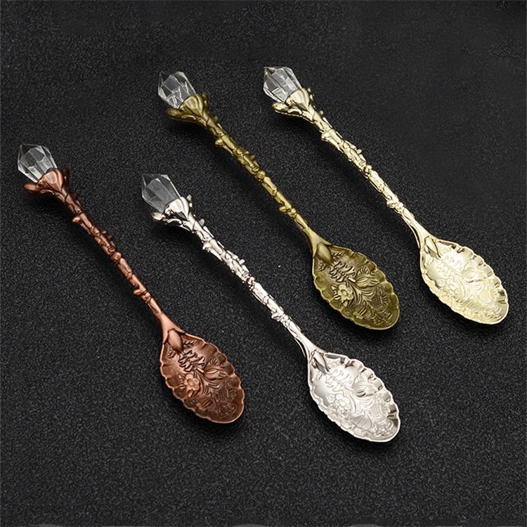 Vintage Spoons Carved Crystal Head Pattern Alloy Leaf Spoon Nordic Creative Mug Coffee Ice Cream Spoon 11x1.9cm
Vintage Spoons Carved Crystal Head Pattern Alloy Leaf Spoon Nordic Creative Mug Coffee Ice Cream Spoon 11x1.9cm