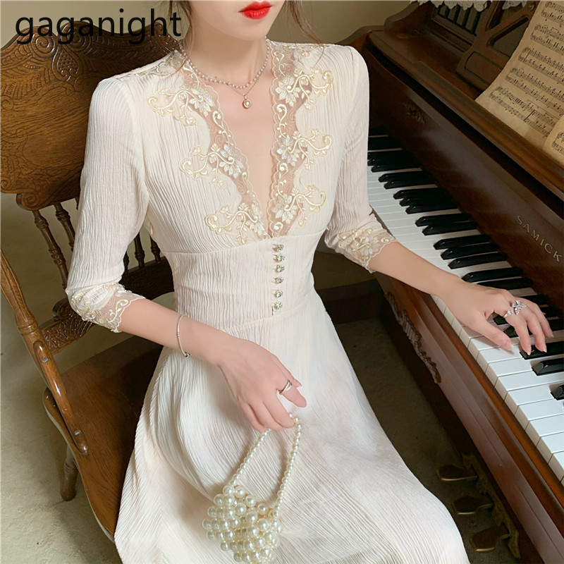 Gaganight Women Maxi Dresses Spring Vintage Lace Dress Long Sleeve V-neck White Plus Size Sexy Long Dresses Party Evening 210519, Apricot 
Gaganight Women Maxi Dresses Spring Vintage Lace Dress Long Sleeve V-neck White Plus Size Sexy Long Dresses Party Evening 210519, Apricot