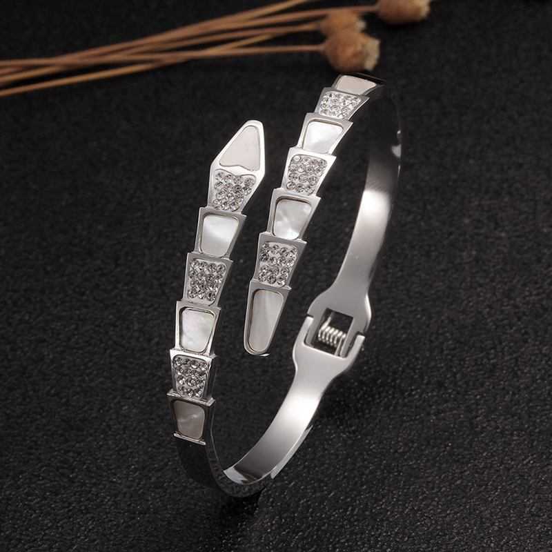New Fashion Brand Women Female Open Cuff Crystal Bangles Luxury Snake Shell Weeding Party Charm Bangles Jewelry Gift Q0719
New Fashion Brand Women Female Open Cuff Crystal Bangles Luxury Snake Shell Weeding Party Charm Bangles Jewelry Gift Q0719