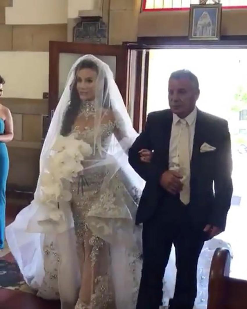 Luxurious Rhinestone Crystal Wedding Dress High Neck Beads Applique Long Sleeves Mermaid Bridal Dresses Lace Gorgeous Dubai Wedding Gown Overskirt