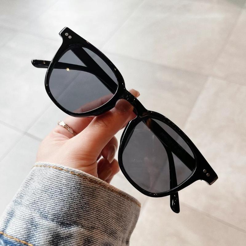 Sunglasses Ultra-light For Men And Women Small-Square Korean Version Personality Ultraviolet Protection Street Snap
Sunglasses Ultra-light For Men And Women Small-Square Korean Version Personality Ultraviolet Protection Street Snap