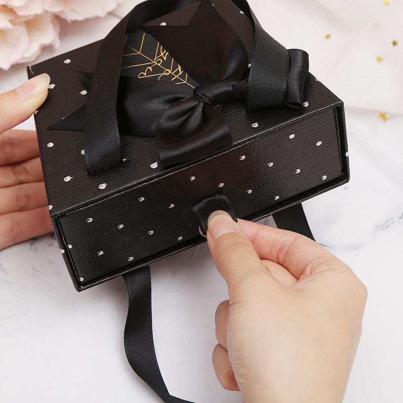 Gift Boxs Bronzing Protable Paper Box Leather Portable Rope Chocolate Candy Packaging Birthday Party Year Decoration Wrap