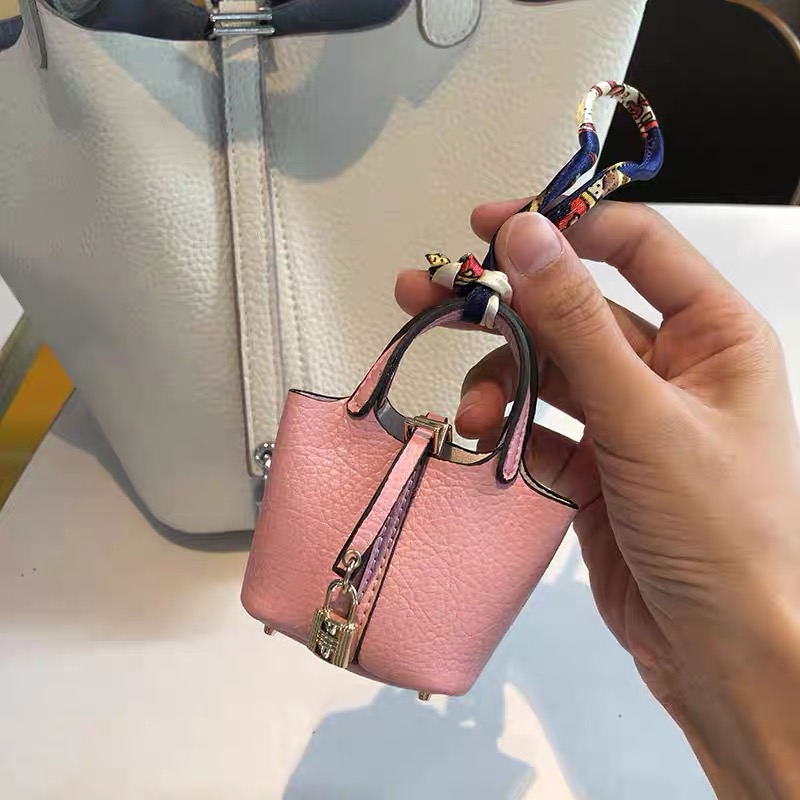 Designer bags Accessories key chain Mini Totes Kids purse Handbag girl hanger keychain Luxury case hook cases earphone clutch keys ring lady shoulder 