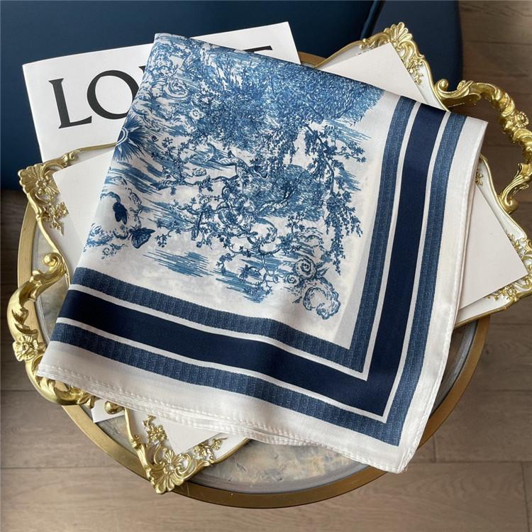 2021 Top designer woman Silk Fashion Letter Headband Brand Small Scarf Variable Headscarf Accessories Activity Gift w013
2021 Top designer woman Silk Fashion Letter Headband Brand Small Scarf Variable Headscarf Accessories Activity Gift w013