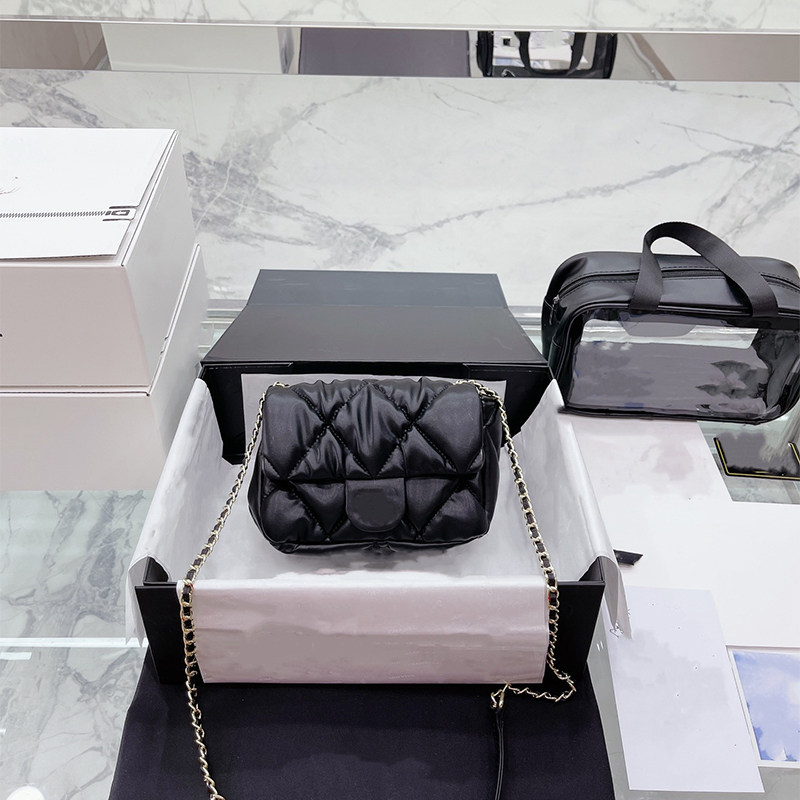 2022 New French Diamond Bubble Shoulder Bags High Quality Leather Flip Chain Crossbody Designer Bag Luxury Fashion Multifunctional Wallet Gift Box + Raincoat Bag, Black
2022 New French Diamond Bubble Shoulder Bags High Quality Leather Flip Chain Crossbody Designer Bag Luxury Fashion Multifunctional Wallet Gift Box + Raincoat Bag, Black