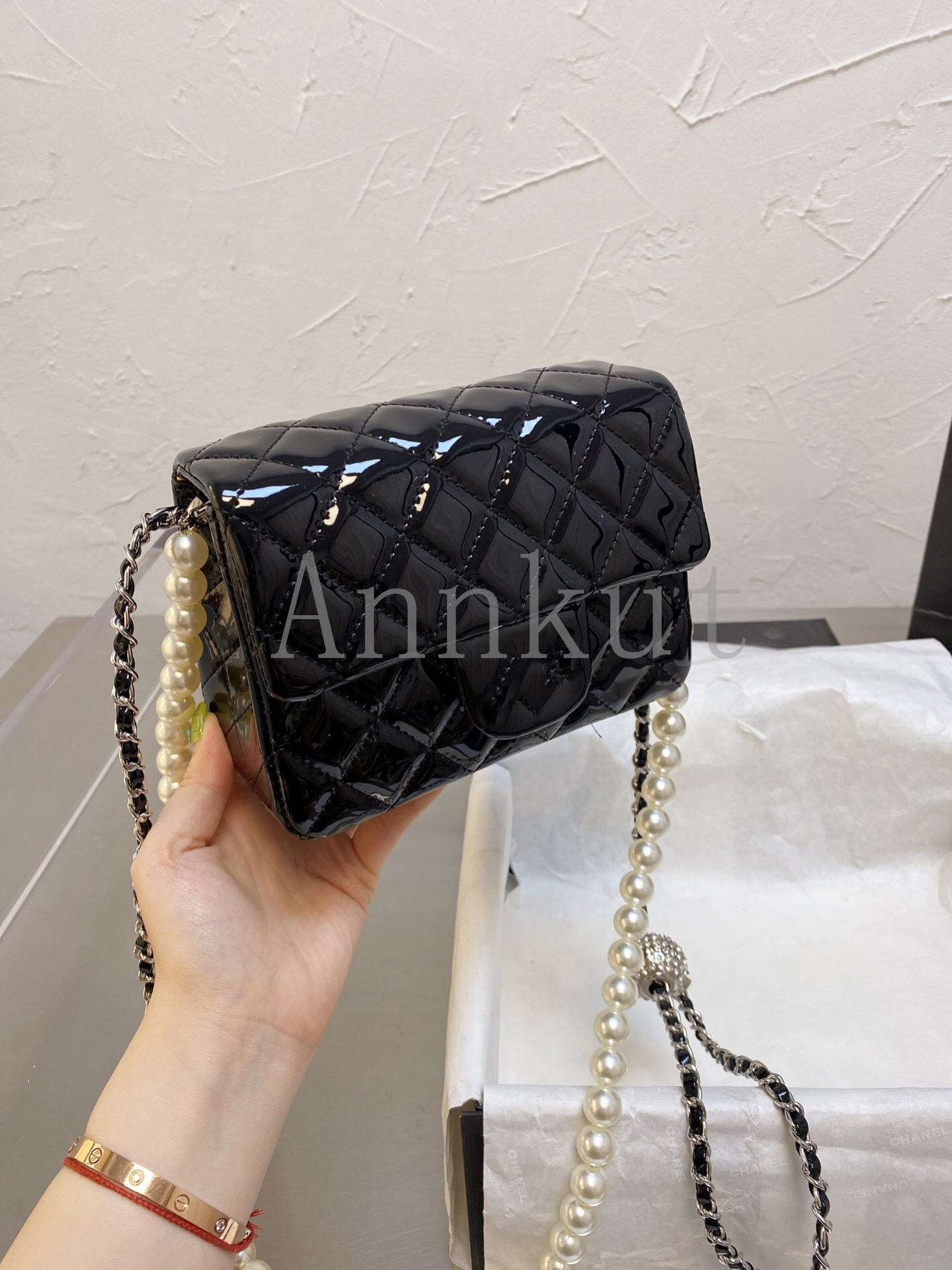 Leather Messenger Bags,Classic rhomboid Metal Chain Handbags Fashion Women shopping Single shoulder Purse, Random gift bag
Leather Messenger Bags,Classic rhomboid Metal Chain Handbags Fashion Women shopping Single shoulder Purse, Random gift bag