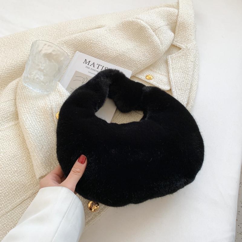 Evening Bags Fashion Luxury Faux Fur Half Moon Women's Handbags Designer Lady Hand Fluffy Soft Plush Warm Winter Clutch Shoulder