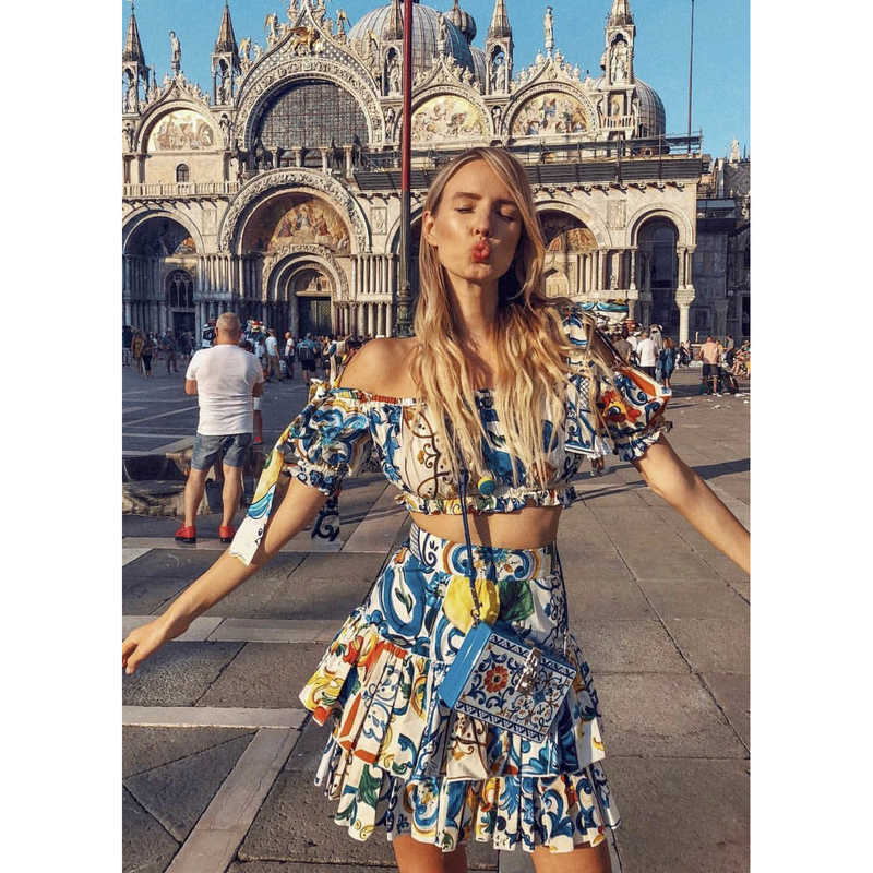 HIGH QUALITY est Fashion Designer Runway Suit Set Women's Crop Camis Top Gorgeous Floral Cascading Ruffle Skirt 210526, Gray
HIGH QUALITY est Fashion Designer Runway Suit Set Women's Crop Camis Top Gorgeous Floral Cascading Ruffle Skirt 210526, Gray