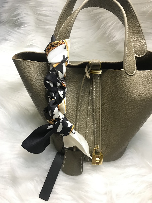 Silk Scarf for handbags women bags letter flower scraves Top grade hair band 6colors
Silk Scarf for handbags women bags letter flower scraves Top grade hair band 6colors