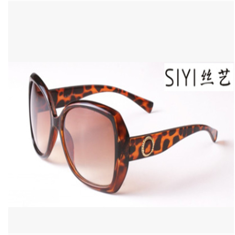 High quality Matte Black Frame pilot Fashion Sunglasses For Men and Women Brand Designer8012 Vintage Sport Sun glasses With case and
High quality Matte Black Frame pilot Fashion Sunglasses For Men and Women Brand Designer8012 Vintage Sport Sun glasses With case and
