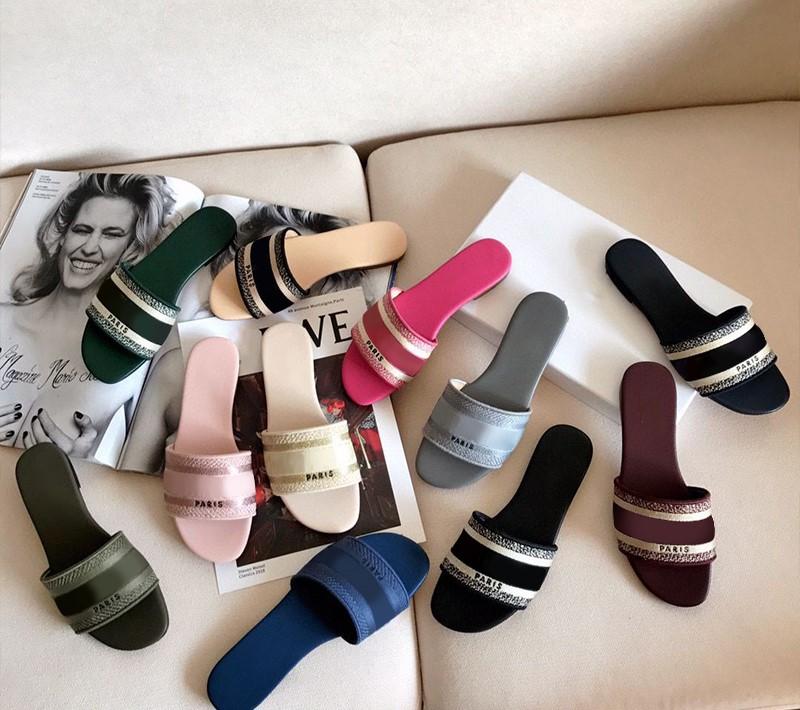 2021 Designer Luxury Leather Women Slippers Summer Flat Fashion Beach Ladies Big Head Rainbow Letters Sandals size with 35-42, Color 12
2021 Designer Luxury Leather Women Slippers Summer Flat Fashion Beach Ladies Big Head Rainbow Letters Sandals size with 35-42, Color 12
