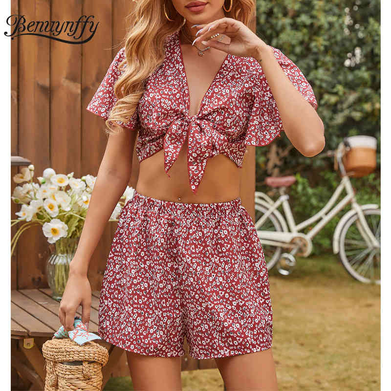 Ditsy Floral Print Deep V Neck Bow Short Sleeve Crop Top and Shorts Sets Women Summer Holiday Casual Two Piece Set 210510