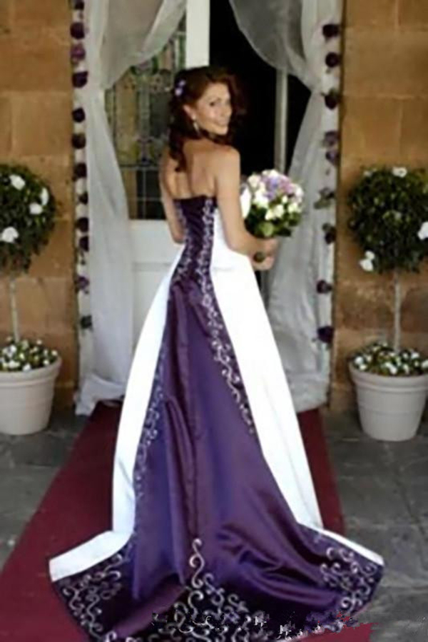 2022 Romantic Rustic A Line Wedding Dress Strapless Sleeveless Embroidery Purple And White Long Bridal Dresses Corset Lace-Up Plus Size Wedding Gowns 