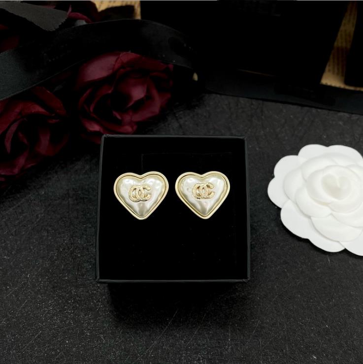 Pearl peach heart earrings European and American temperament pearl women's Earrings brass 925 Silver
Pearl peach heart earrings European and American temperament pearl women's Earrings brass 925 Silver