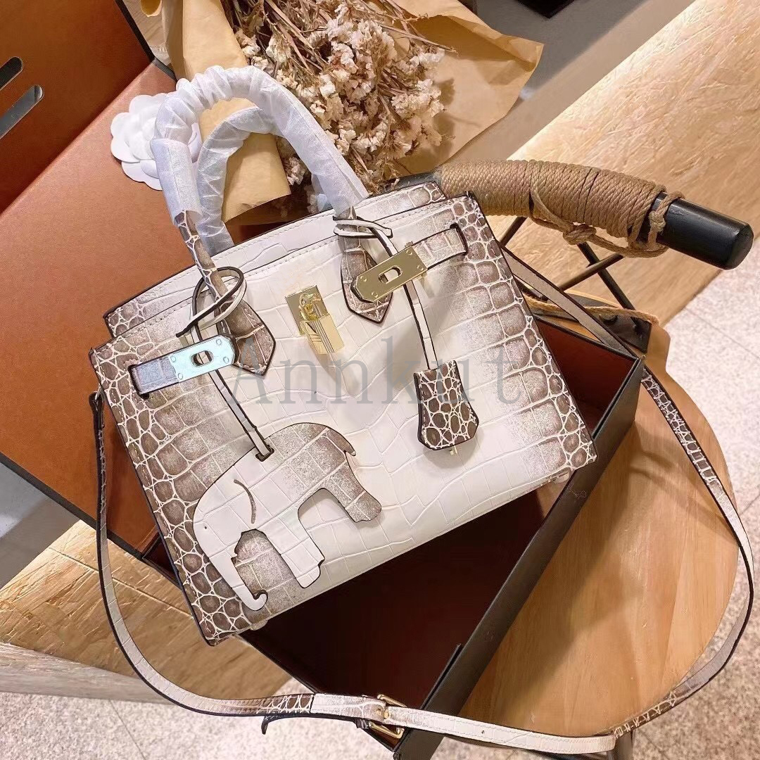 Himalaya leather bag,Lady Famous Geniune Leather Ribbon Fashion tote Handbag Women shop Bags, Random gift bag
Himalaya leather bag,Lady Famous Geniune Leather Ribbon Fashion tote Handbag Women shop Bags, Random gift bag