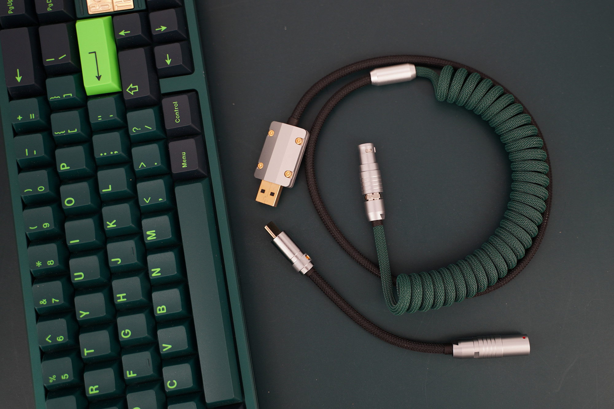 GeekCable Handmade Customized Mechanical Keyboard Data Cable For GMK Theme SP Keycap Line Sound Wave Colorway
