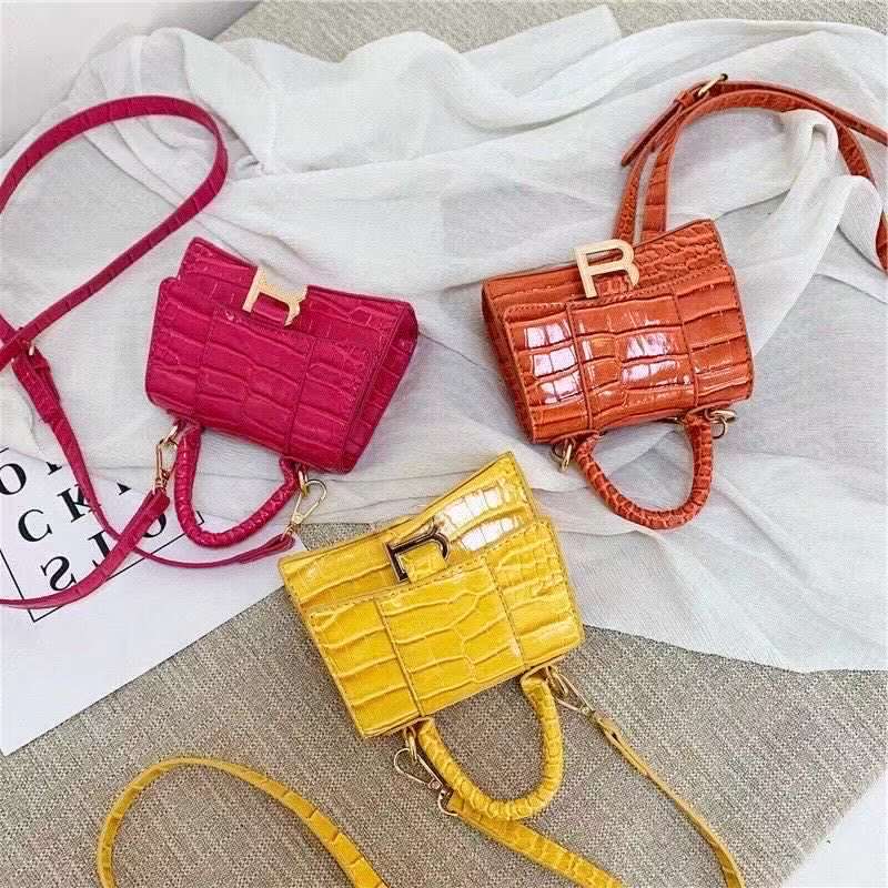 girls designer handbag kids letter PU Leather casual messenger bags woman mini one shoulder bag children fashion chain change purse 0F209, Orange(this is ps pic)
girls designer handbag kids letter PU Leather casual messenger bags woman mini one shoulder bag children fashion chain change purse 0F209, Orange(this is ps pic)