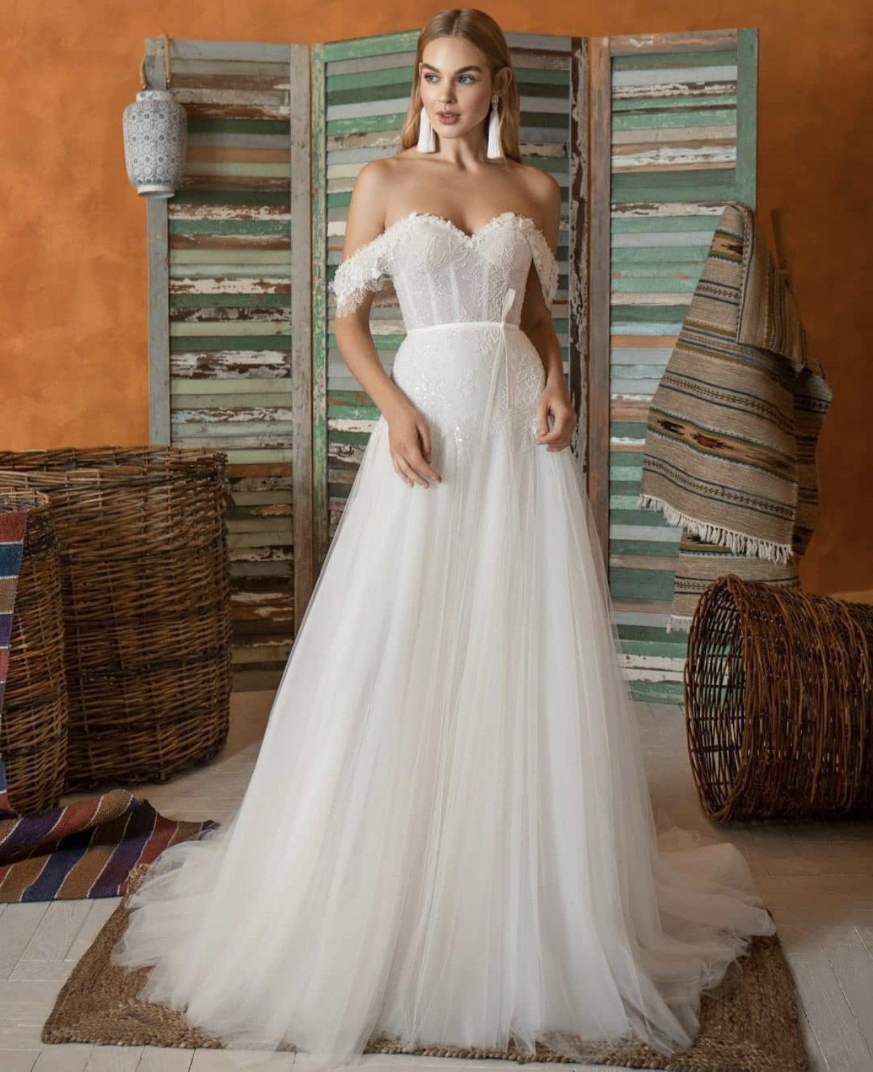 A-line Wedding Dresses Bridal Gowns For Nigerian Bride Modest African Middle East Church Sweep Train Sheer Straps