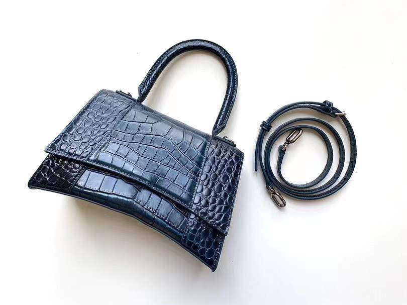 High quality Genuine leather Handle crossbody Bags Women's men tote Luxury Designer fashion shopping wallet Envelope card pockets handbag Shoulder Bag, Green alligator-gold l0g0
High quality Genuine leather Handle crossbody Bags Women's men tote Luxury Designer fashion shopping wallet Envelope card pockets handbag Shoulder Bag, Green alligator-gold l0g0