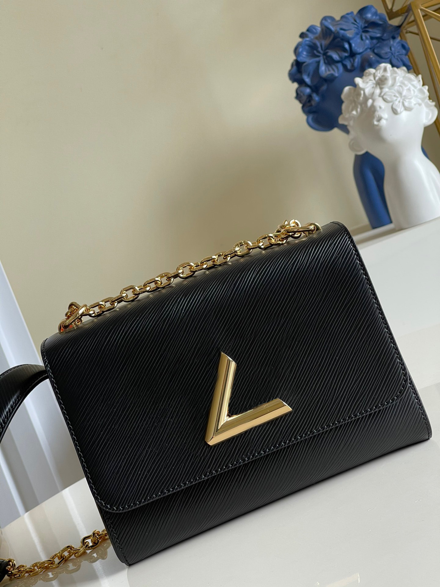 Top Quality women TWIST DENIM bag fahion MM Luxurys Designers Bags Genuine Leather Lock Flap Handbag Pochette Lady Shoulder Crossbody Handbags wallet womens shoes, Box
Top Quality women TWIST DENIM bag fahion MM Luxurys Designers Bags Genuine Leather Lock Flap Handbag Pochette Lady Shoulder Crossbody Handbags wallet womens shoes, Box