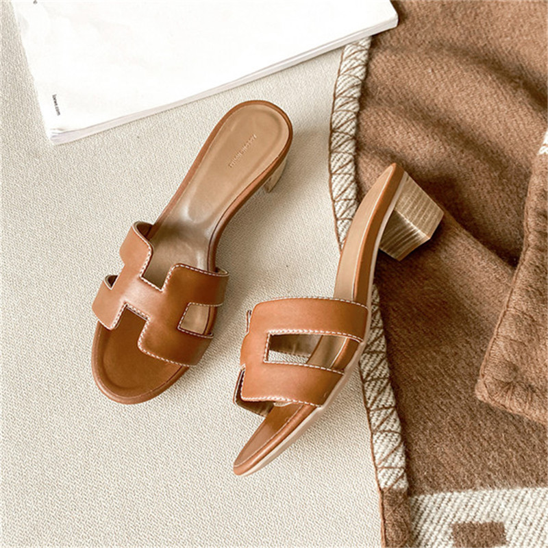 classic Fashion letters women's Home slippers Summer mid heel household Sexy Multi-color High heels Beach shoes size 35-41
classic Fashion letters women's Home slippers Summer mid heel household Sexy Multi-color High heels Beach shoes size 35-41