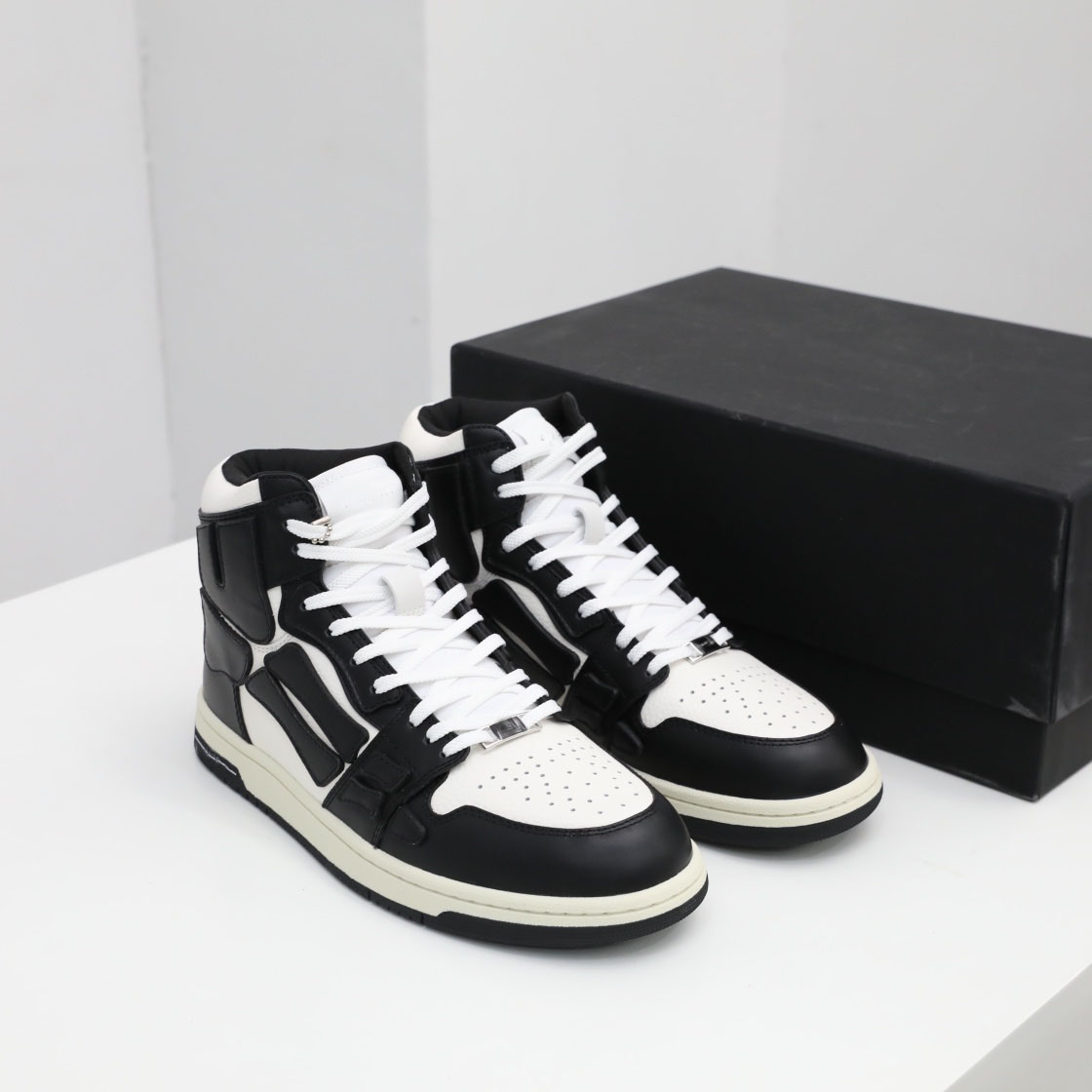 SKEL-TOP HI LOW BANDANA Sneakers Luxury Designer Men women Casual Shoes Leather Bones Applique Upper EVA Footbed Low-top High-top Sport Shoe Fashionable Top Quality, Color 5
SKEL-TOP HI LOW BANDANA Sneakers Luxury Designer Men women Casual Shoes Leather Bones Applique Upper EVA Footbed Low-top High-top Sport Shoe Fashionable Top Quality, Color 5