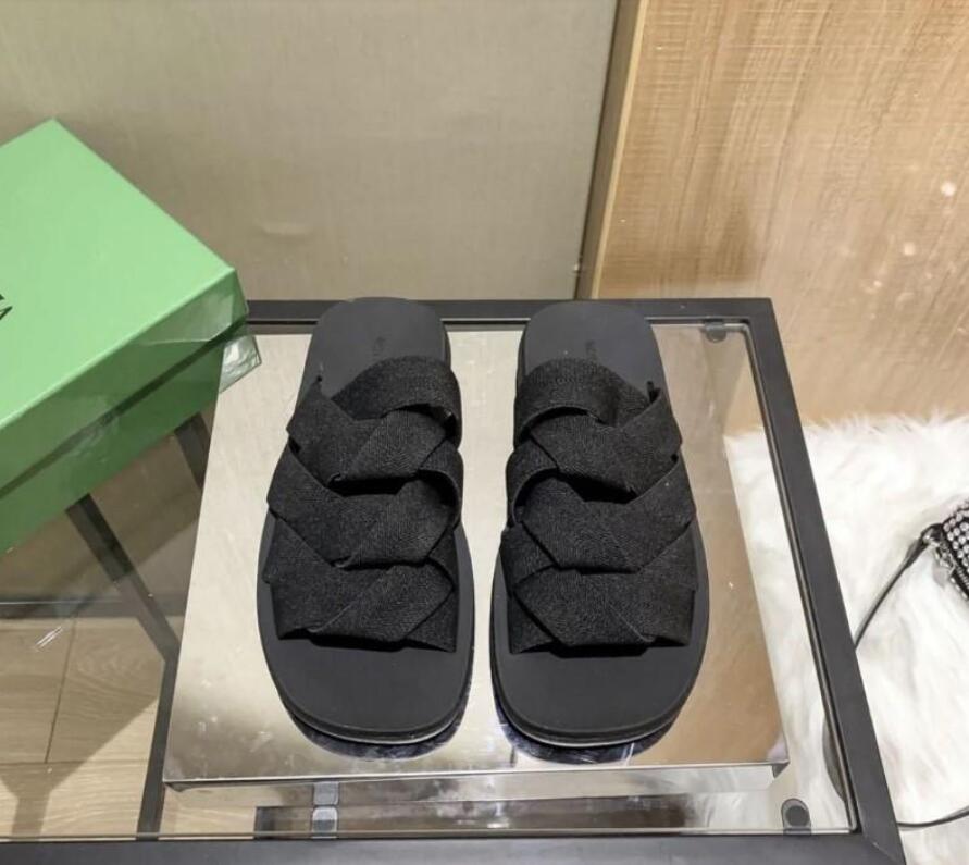 2021 Newest Branded Women designer Canvas Fabric Cross belt Slipper Rubber Sole flat Slipper Outdoor Slide Sandal Scuffs Moccasins
2021 Newest Branded Women designer Canvas Fabric Cross belt Slipper Rubber Sole flat Slipper Outdoor Slide Sandal Scuffs Moccasins