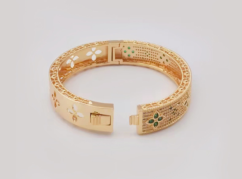 Donia Jewelry Luxury Bangle Fourleaf Flower Exaggerated Titanium Steel Bracelet Microinlaid Colored Zircon European and American