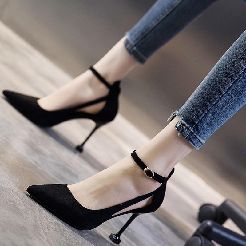 Sandals 2021 spring one-word buckle stilettos banquet dress all-match pointed work single shoes shallow mouth hollow female sandal, Heel height 7 cm
Sandals 2021 spring one-word buckle stilettos banquet dress all-match pointed work single shoes shallow mouth hollow female sandal, Heel height 7 cm