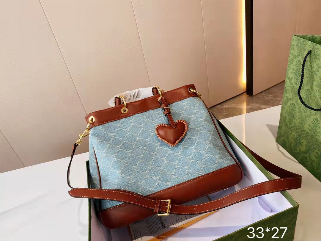 Designer designed women's shoulder bag. Blue denim with brown leather, fashionable and versatile. Size: 33 * 27cm., Customize
Designer designed women's shoulder bag. Blue denim with brown leather, fashionable and versatile. Size: 33 * 27cm., Customize
