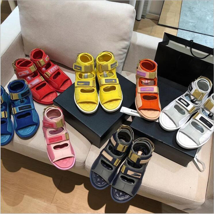 2021 lastest Designers Women Summer Sandal hook loop fasteners high-top designs is surprise shoes Go with Handbags and dress
2021 lastest Designers Women Summer Sandal hook loop fasteners high-top designs is surprise shoes Go with Handbags and dress